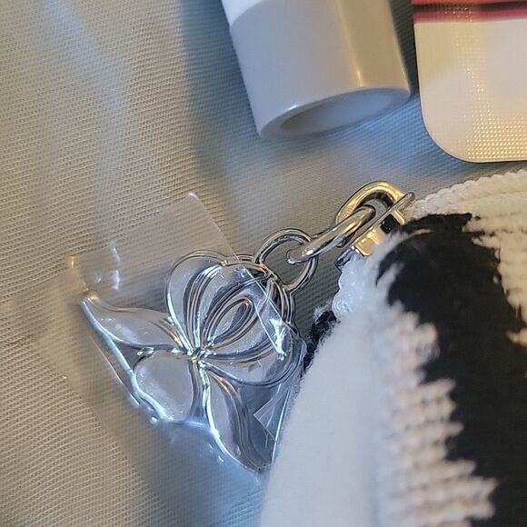 Sisley small makeup bag NWT and 4 Sisley samples - Picture 2 of 15